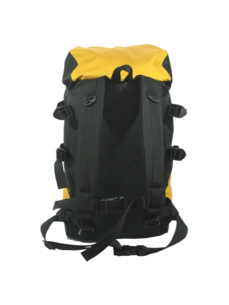 Mochila 30L Crampon Amarelo Com Preto Trilhas e Rumos